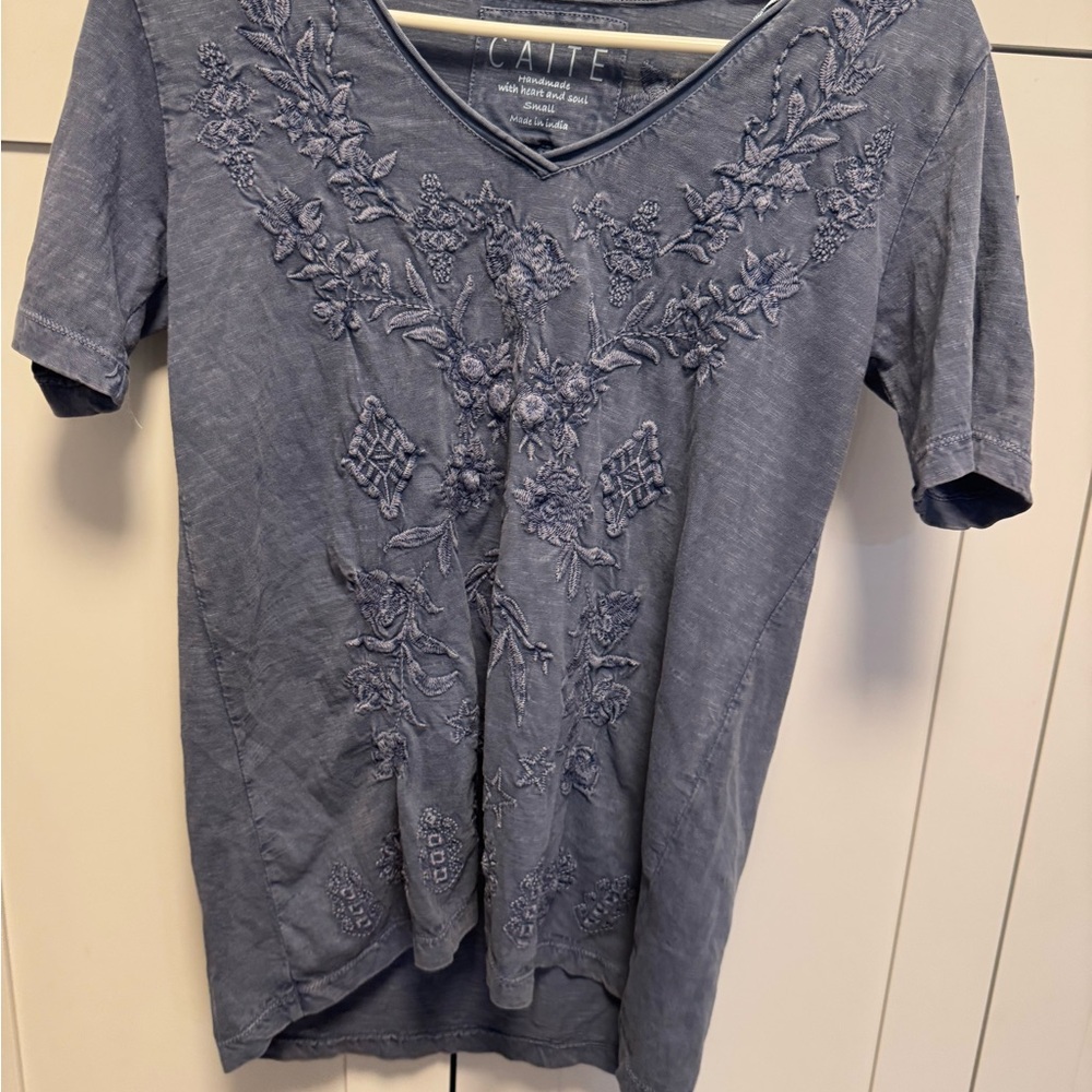 NWT Caite Kyla Seo Joan Tee Women's Small Embroidered Provence Blue SS Top Shirt